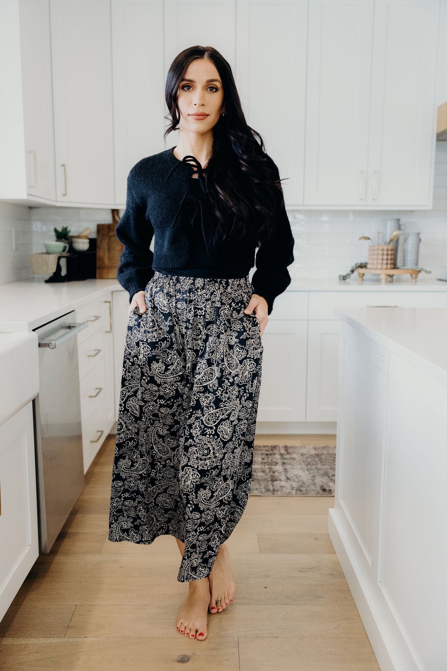 BOW FRONT CROP SWEATER IN BLACK