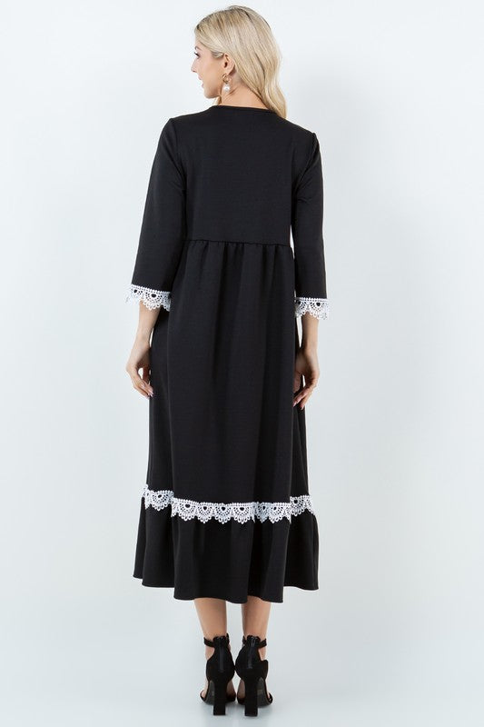 TIERED MIDI DRESS WITH SIDE POCKETS LACE DETAILS