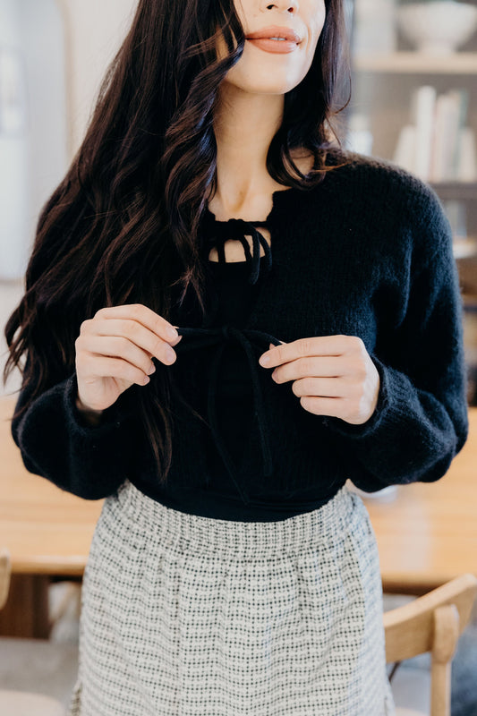 BOW FRONT CROP SWEATER IN BLACK