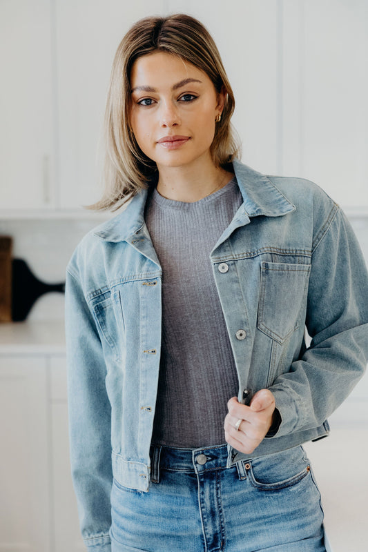 VINTAGE CROPPED JACKET IN LIGHT WASH